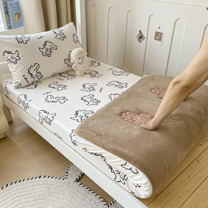 91家纺网 家纺一手货源 找家纺 寻米 2024新款AB双面学生床垫套 恐龙派对