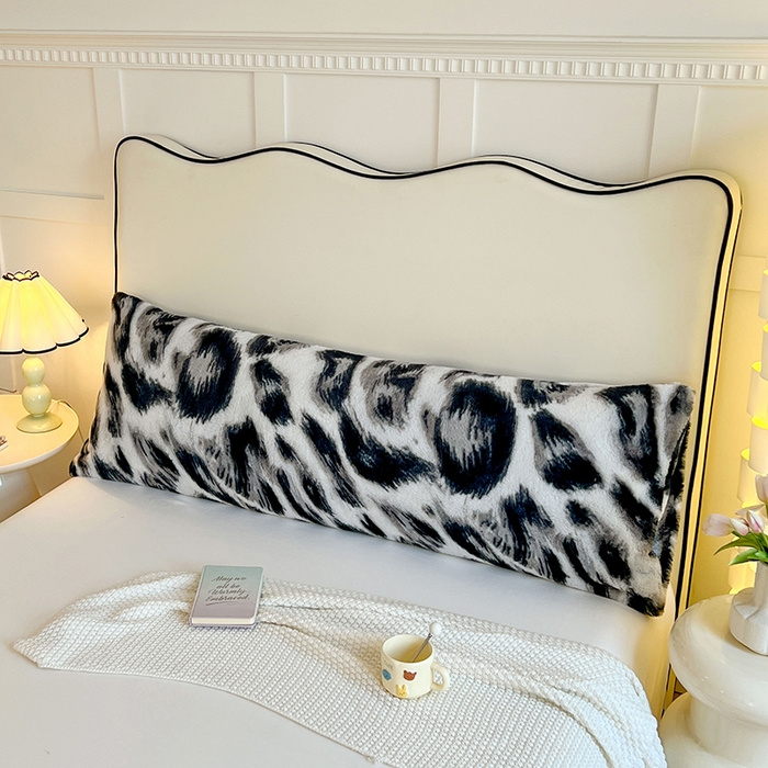 91家纺网 家纺一手货源 找家纺 梦舒羽 2025新款兔毛绒印花双人枕套牛奶绒加长枕芯套雪花绒枕头套黑白深渊