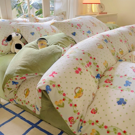 91家纺网 家纺一手货源 找家纺 （总）丝羽坊 2024新款加厚小清新牛奶绒印花四件套单被套床笠四件套-场景二