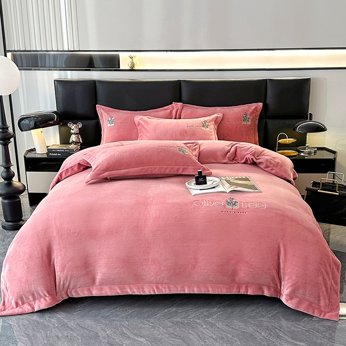 91家纺网 家纺一手货源 找家纺 橘姿家纺 2024新款高克重九斤牛奶绒绣花四件套 相伴-豆沙