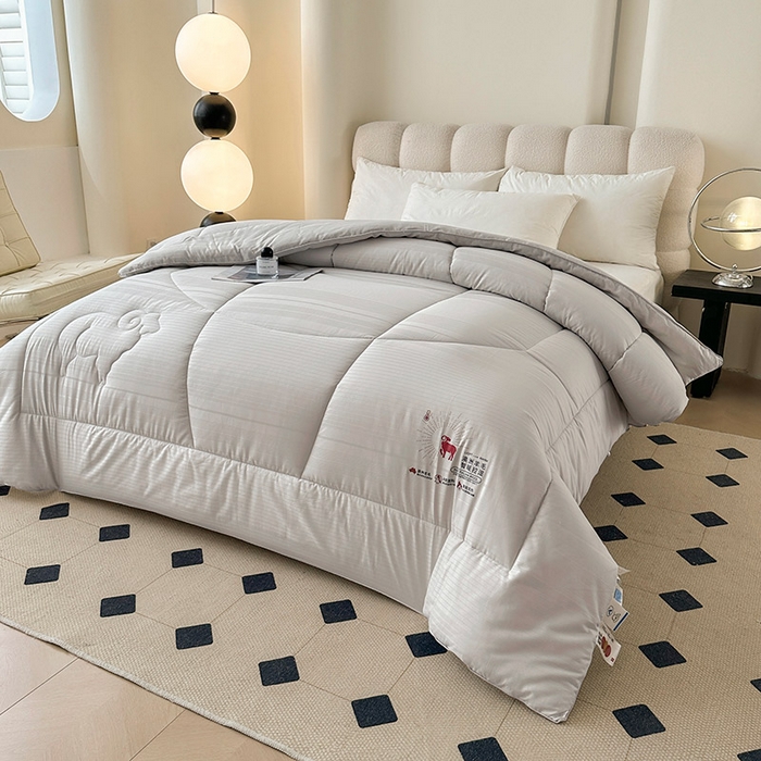 91家纺网 家纺一手货源 找家纺 2024新款澳洲水洗羊毛纯棉全棉提花羊毛被春秋被加厚冬被被子被芯-三明治款 灰色