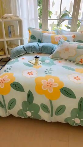 91家纺网 家纺一手货源 找家纺 丝羽坊 2024新款加厚小清新牛奶绒印花四件套单被套床笠四件套-场景二 花梦