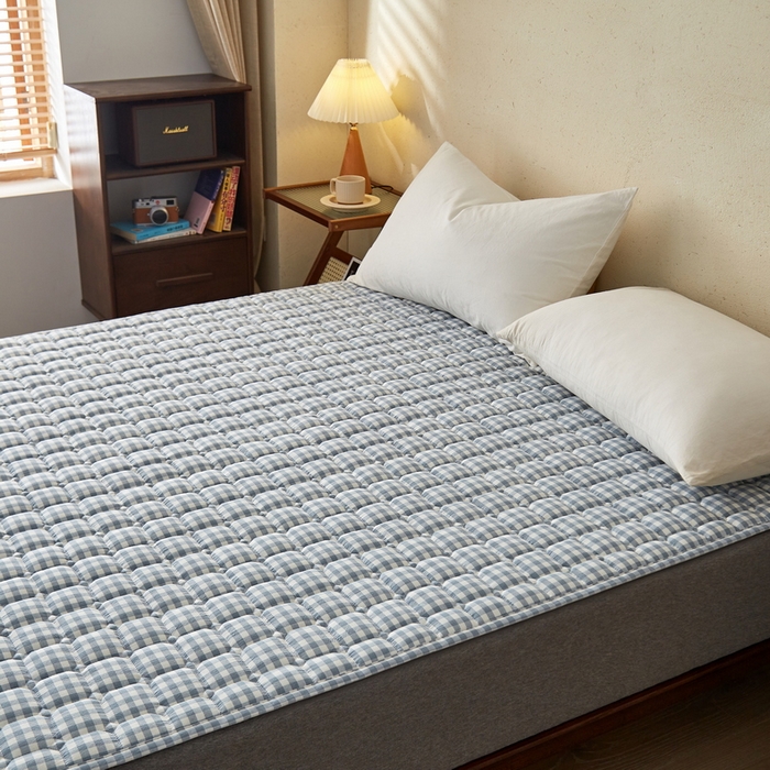 91家纺网 家纺一手货源 找家纺 祁恋婷 2024新款全棉水洗棉棉花床护垫 蓝小格