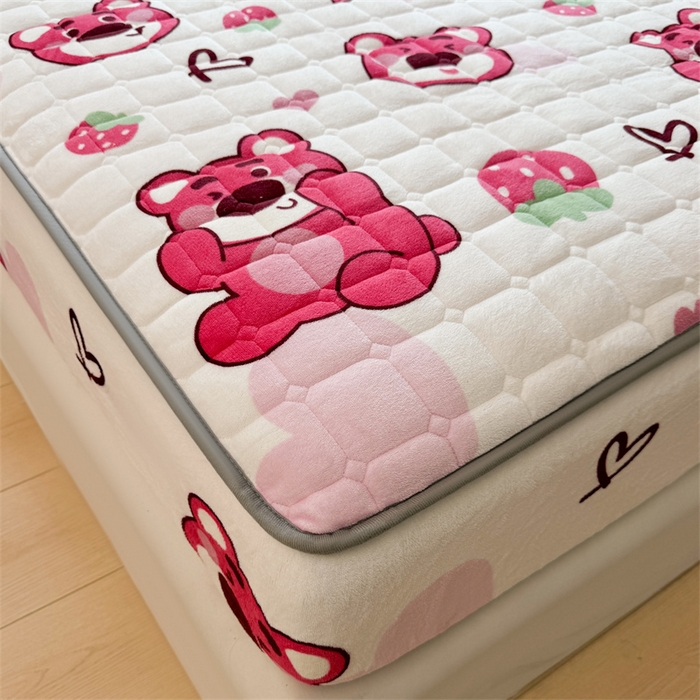 91家纺网 家纺一手货源 找家纺 迪梦思 2024新款正版授权卡通牛奶绒床垫床护垫 学生床垫床笠 抱抱草莓熊-床笠款