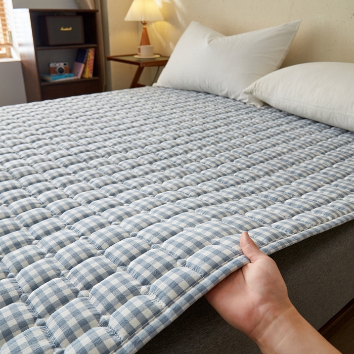91家纺网 家纺一手货源 找家纺 祁恋婷 2024新款全棉水洗棉棉花床护垫 蓝小格