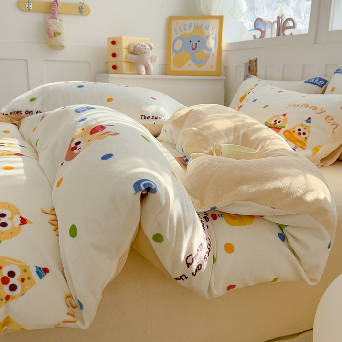 91家纺网 家纺一手货源 找家纺 枋梢家纺 2024新款加厚牛奶绒印花四件套 蛋糕小人