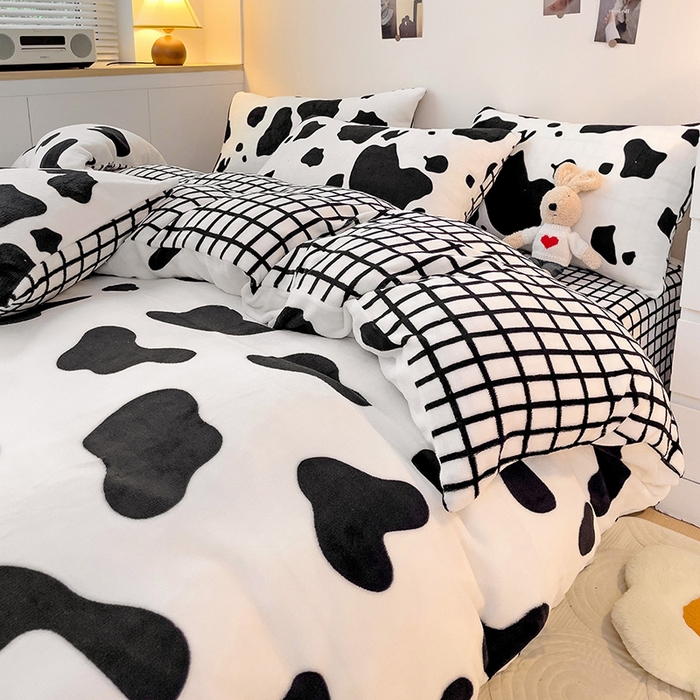 91家纺网 家纺一手货源 找家纺 西引力 2024新款加厚小清新牛奶绒四件套床单款床笠款单被套爆款 黑糖奶牛