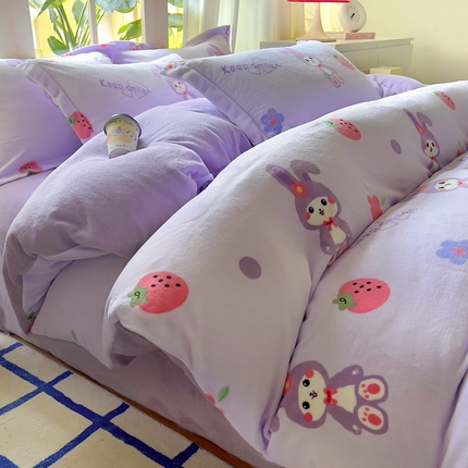 91家纺网 家纺一手货源 找家纺 （总）丝羽坊 2024新款加厚小清新牛奶绒印花四件套单被套床笠四件套-场景二