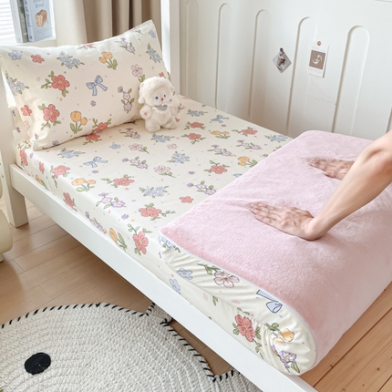 91家纺网 家纺一手货源 找家纺 寻米 2024新款AB双面学生床垫套 花园蝴蝶结