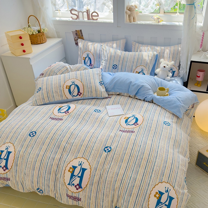 91家纺网 家纺一手货源 找家纺 枋梢家纺 2024新款加厚牛奶绒印花四件套 H蓝条纹