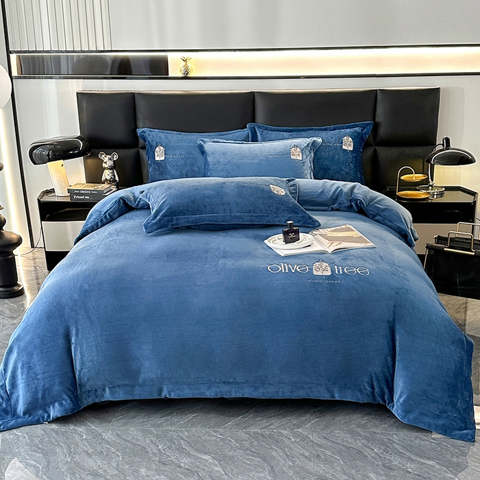 91家纺网 家纺一手货源 找家纺 橘姿家纺 2024新款高克重九斤牛奶绒绣花四件套 相伴-蓝