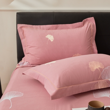 91家纺网 家纺一手货源 找家纺 2024新款纯棉加厚磨毛一字绣枕套一对 风中倩影-豆沙