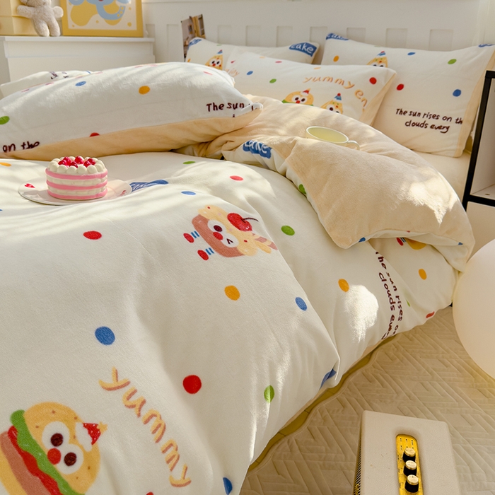 91家纺网 家纺一手货源 找家纺 枋梢家纺 2024新款加厚牛奶绒印花四件套 蛋糕小人