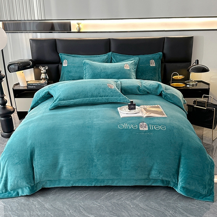 91家纺网 家纺一手货源 找家纺 橘姿家纺 2024新款高克重九斤牛奶绒绣花四件套 相伴-绿