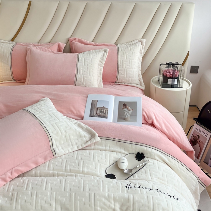 91家纺网 家纺一手货源 找家纺 2024秋冬新款时尚宽边立体剪花刺绣加厚牛奶绒四件套-赫莲娜系列 赫莲娜粉玉