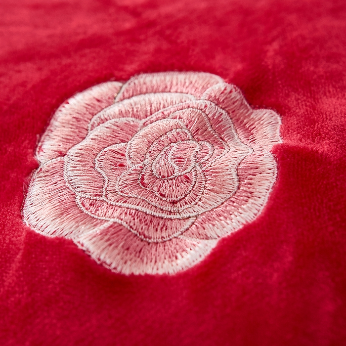 91家纺网 家纺一手货源 找家纺 绣女坊 2024新款韩版花边绣花牛奶绒四件套 大红色