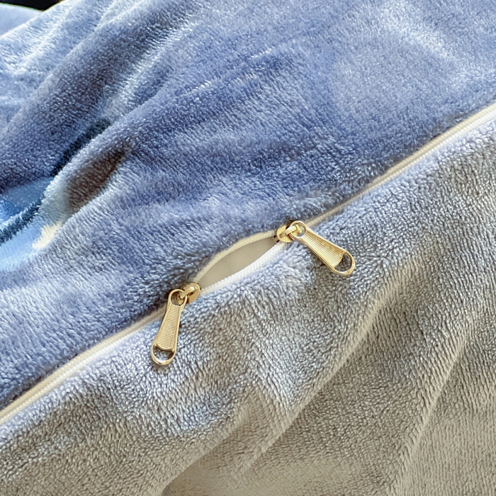 91家纺网 家纺一手货源 找家纺 丝羽坊 2024新款加厚小清新牛奶绒印花四件套单被套床笠四件套-场景二 漫游太空