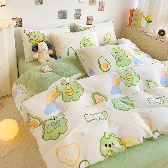 91家纺网 家纺一手货源 找家纺 西引力 2024新款加厚小清新牛奶绒四件套床单款床笠款单被套爆款 宝贝奶龙