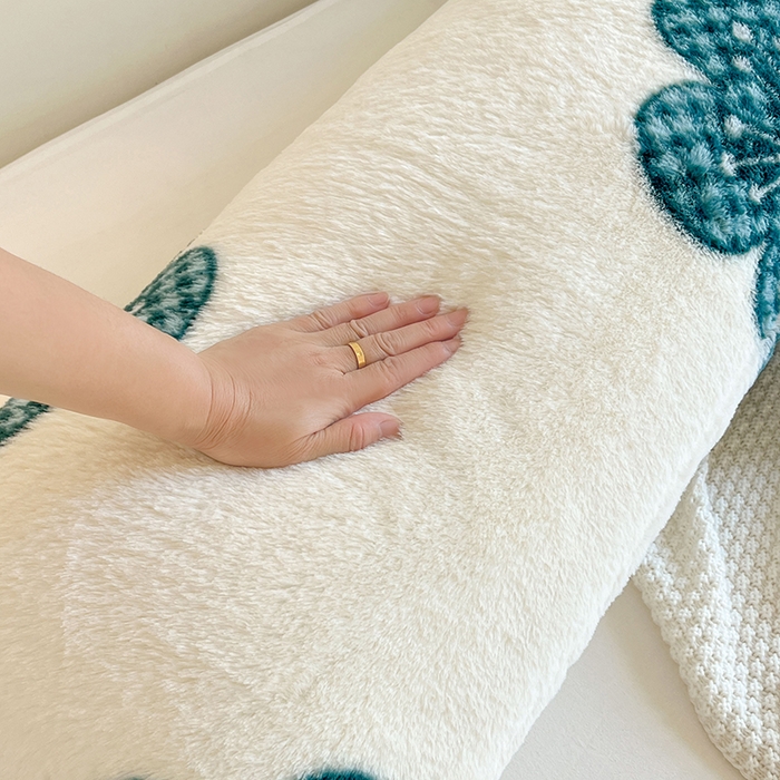 91家纺网 家纺一手货源 找家纺 梦舒羽 2025新款兔毛绒印花双人枕套牛奶绒加长枕芯套雪花绒枕头套花无归期