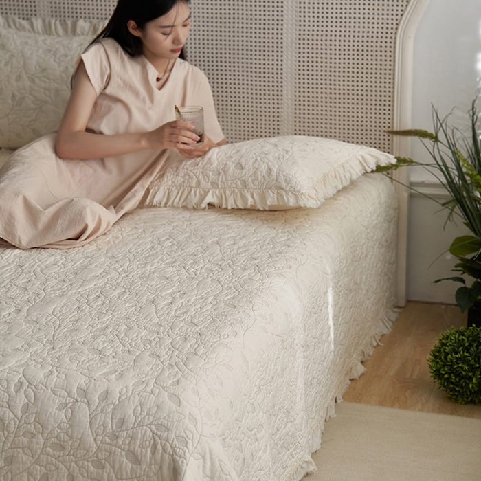 91家纺网 家纺一手货源 找家纺 安莱生活 2024新品百分百全棉密道绗缝成品酵素洗多功能床盖三件套 叶语