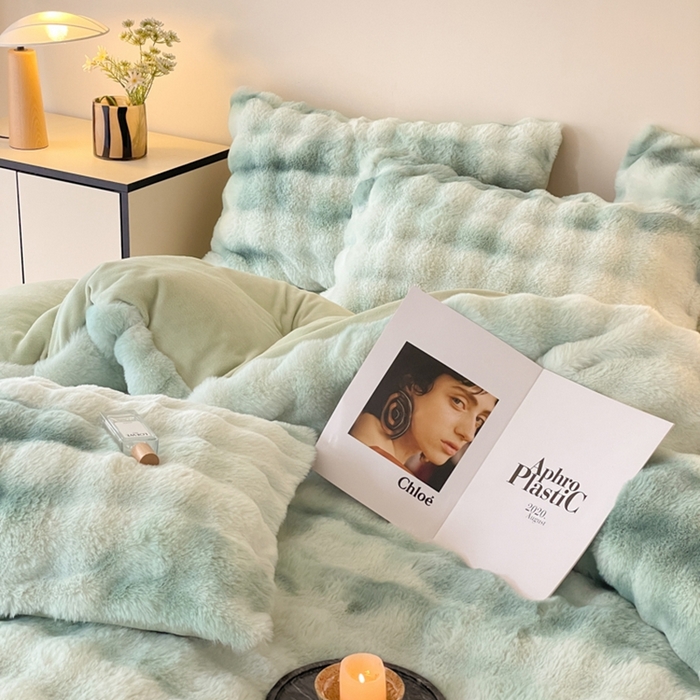 91家纺网 家纺一手货源 找家纺 星座家纺 2025新款大泡泡兔兔绒四件套-场景1 淡雅绿