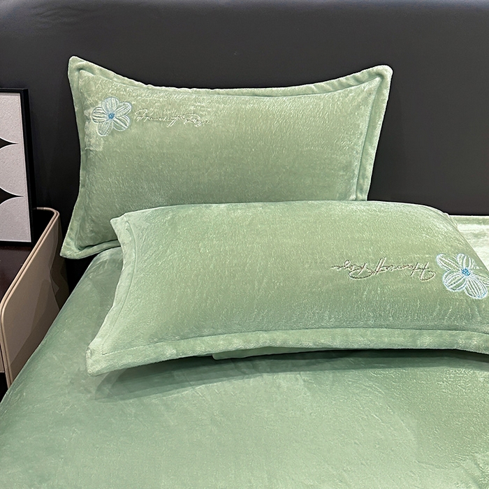 91家纺网 家纺一手货源 找家纺 陌乘坊家纺 2024新款牛奶绒刺绣四件套-倾城系列 倾城-果绿色