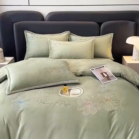 91家纺网 家纺一手货源 找家纺 陌乘坊家纺 2024新款牛奶绒刺绣四件套-倾城系列 倾城-果绿色