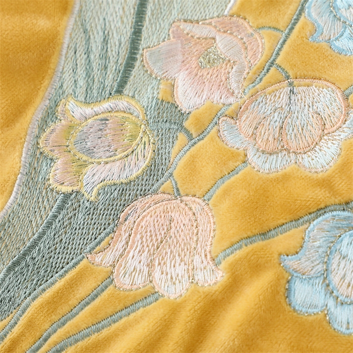 91家纺网 家纺一手货源 找家纺 卡迪亚家纺 2024新款宝宝绒绣花床盖款四件套-铃兰花 姜黄