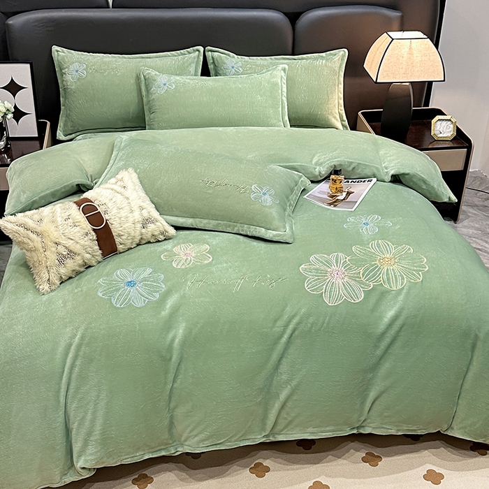 91家纺网 家纺一手货源 找家纺 陌乘坊家纺 2024新款牛奶绒刺绣四件套-倾城系列 倾城-果绿色