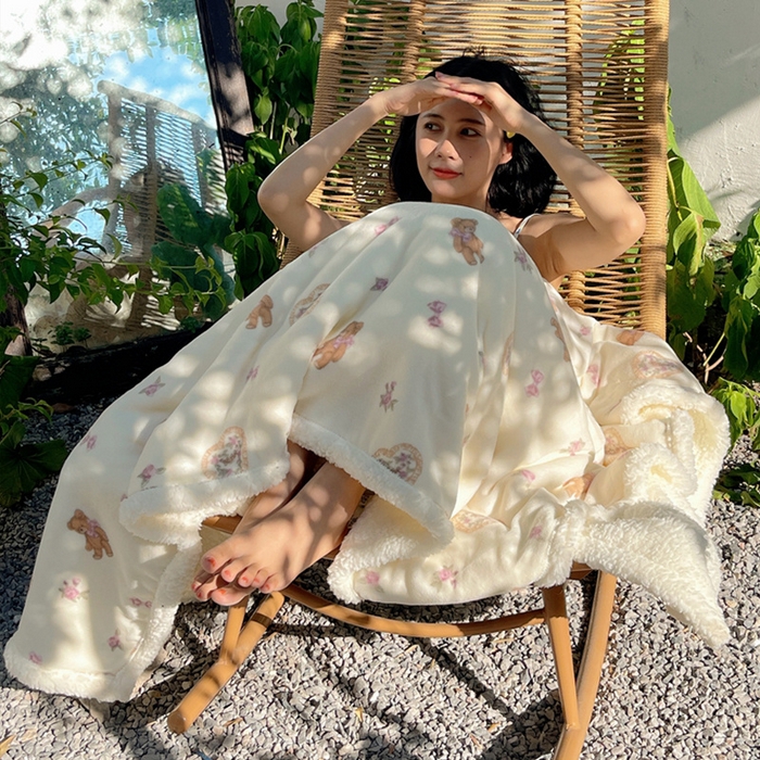 91家纺网 家纺一手货源 找家纺 萝莉家纺 2024秋冬新款多功能加厚牛奶绒羊羔绒多功能毛毯 花束熊