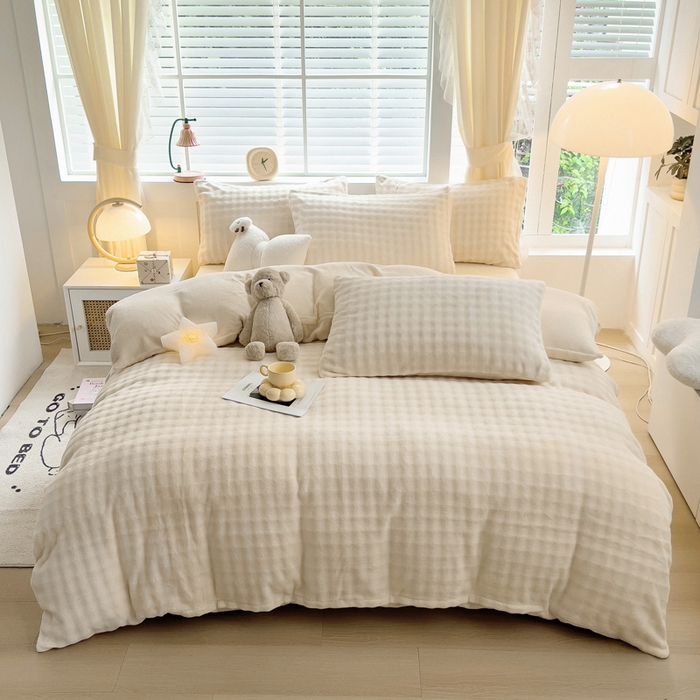 91家纺网 家纺一手货源 找家纺 琪琪阁家纺 2024新款牛奶绒泡泡绒四件套 奶油白