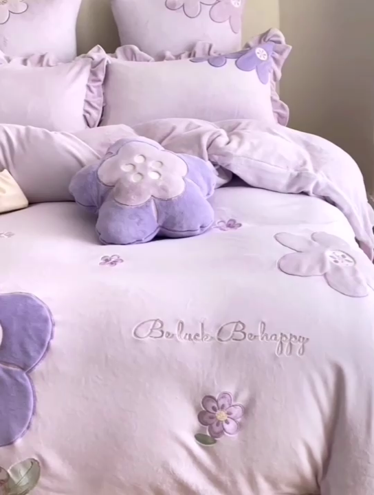 91家纺网 家纺一手货源 找家纺 （总）绒梦里2025新品230g花边款韩版贴布绣牛奶绒四件套公主风法莱绒保暖套件