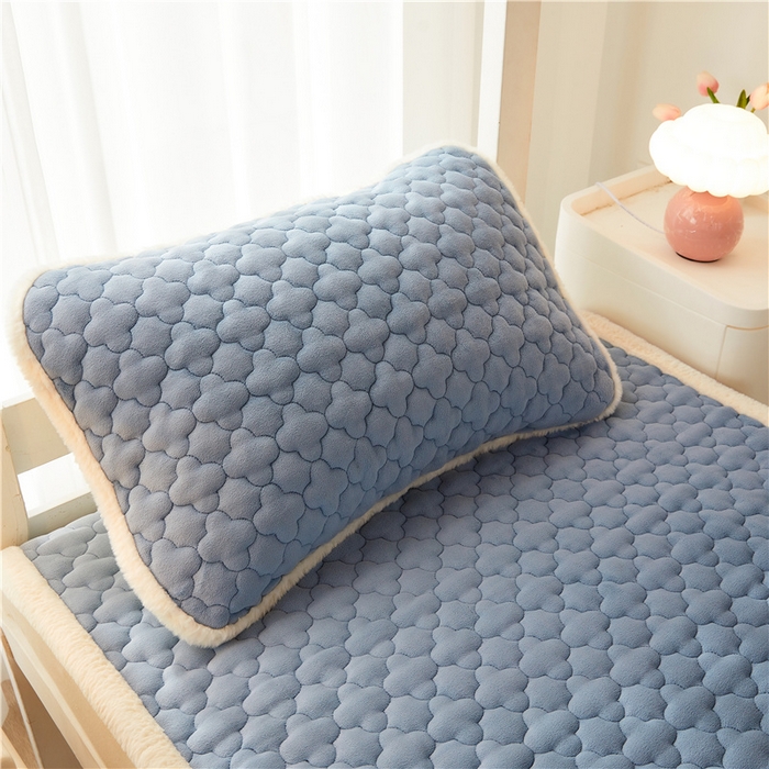 91家纺网 家纺一手货源 找家纺 喜居 2024新款A类加厚牛奶绒床褥子学生床垫子薄床垫床褥垫 轻奢蓝