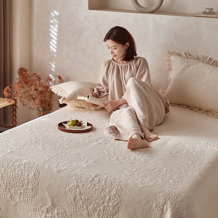 91家纺网 家纺一手货源 找家纺 安莱生活 2024新品百分百全棉密道绗缝成品酵素洗多功能床盖三件套 觅境