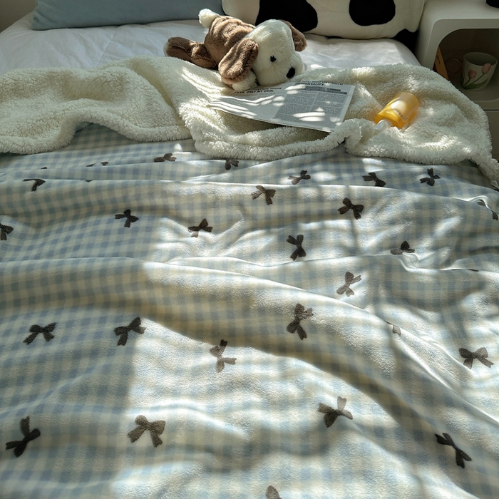 91家纺网 家纺一手货源 找家纺 萝莉家纺 2024秋冬新款多功能加厚牛奶绒羊羔绒多功能毛毯 恬梦蓝黑