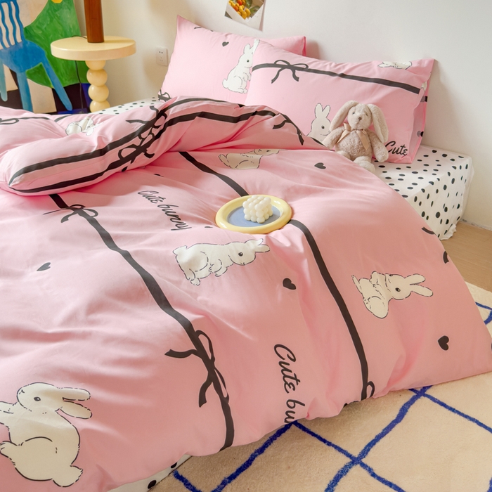 91家纺网 家纺一手货源 找家纺 感遇家纺 2024新款全棉印花四件套 大白兔粉