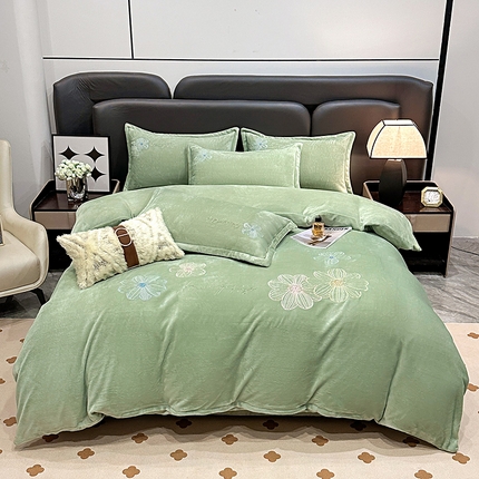 91家纺网 家纺一手货源 找家纺 陌乘坊家纺 2024新款牛奶绒刺绣四件套-倾城系列 倾城-果绿色