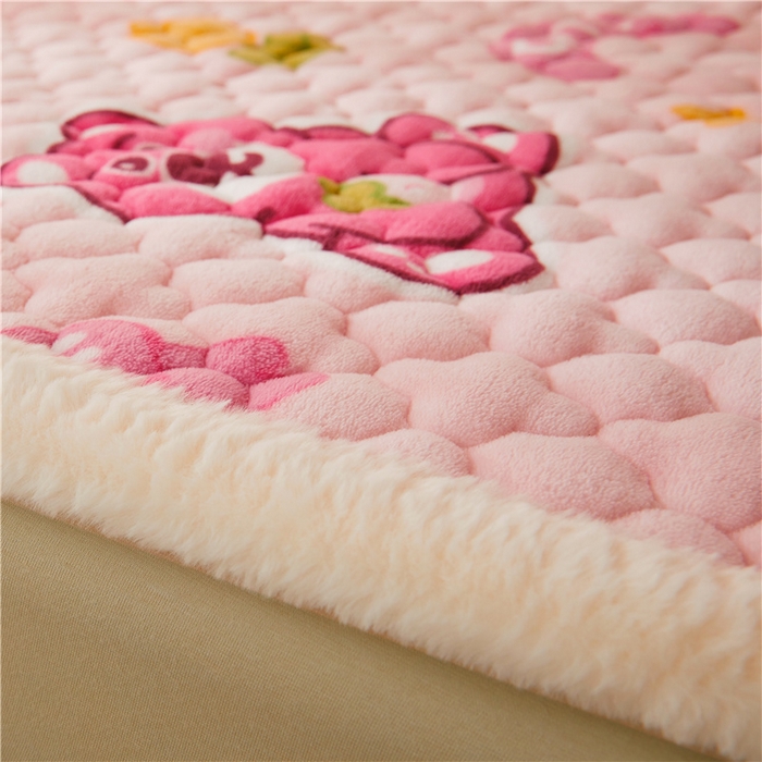 91家纺网 家纺一手货源 找家纺 喜居 2024新款A类加厚牛奶绒床褥子学生床垫子薄床垫床褥垫 草莓熊