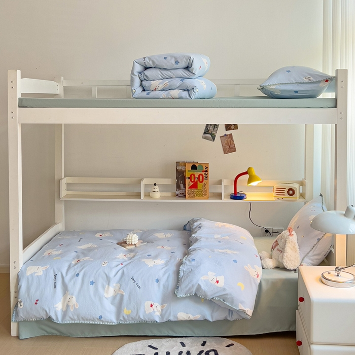 91家纺网 家纺一手货源 找家纺 贝扬思家纺 2024新款贝壳绣水洗双层纱系列-8月新品（学生三件套） 嗨皮兔