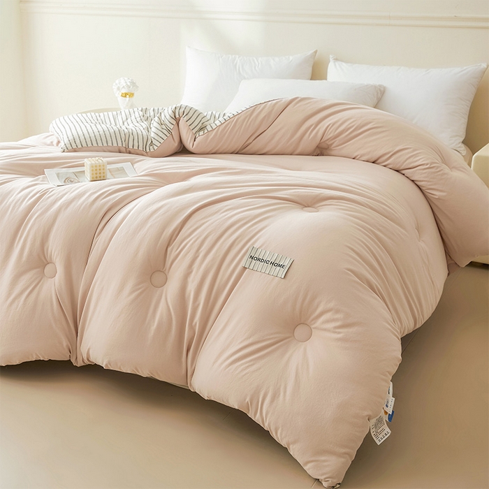 91家纺网 家纺一手货源 找家纺 荔禾家居 2024新款A类素色条纹双拼大豆被子被芯 条纹-盈盈粉