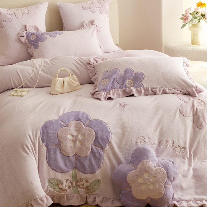 91家纺网 家纺一手货源 找家纺 绒梦里 2024新款加厚韩版贴布绣花牛奶绒-梦之花系列 梦之花-浪漫紫