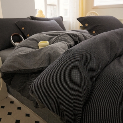 91家纺网 家纺一手货源 找家纺 梦依依 2025新款全棉色织水洗棉纽扣款四件套系列学生三件套 黑细条