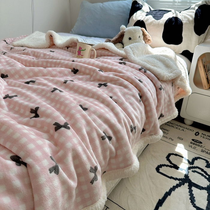 91家纺网 家纺一手货源 找家纺 萝莉家纺 2024秋冬新款多功能加厚牛奶绒羊羔绒多功能毛毯 恬梦粉黑