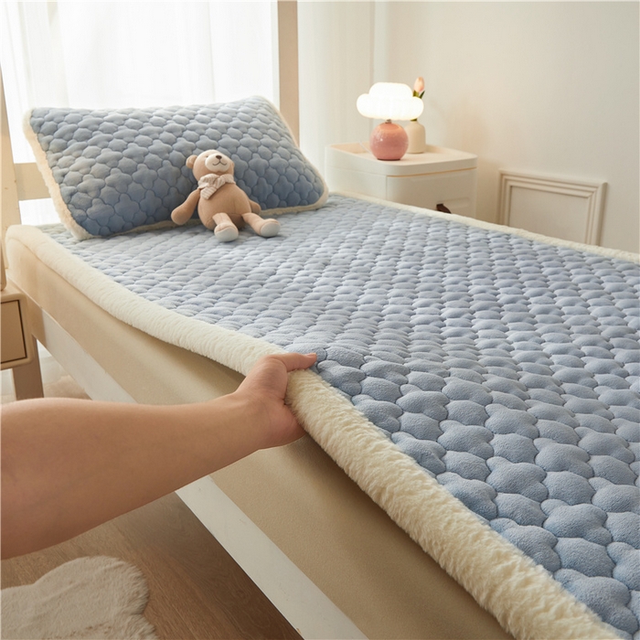 91家纺网 家纺一手货源 找家纺 喜居 2024新款A类加厚牛奶绒床褥子学生床垫子薄床垫床褥垫 轻奢蓝