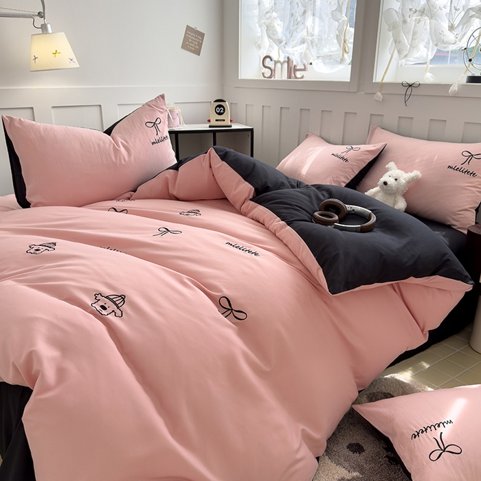 91家纺网 家纺一手货源 找家纺 曼谷 帽子狗刺绣四件套磨毛床上用品水洗棉三件套件 帽子狗-粉黑