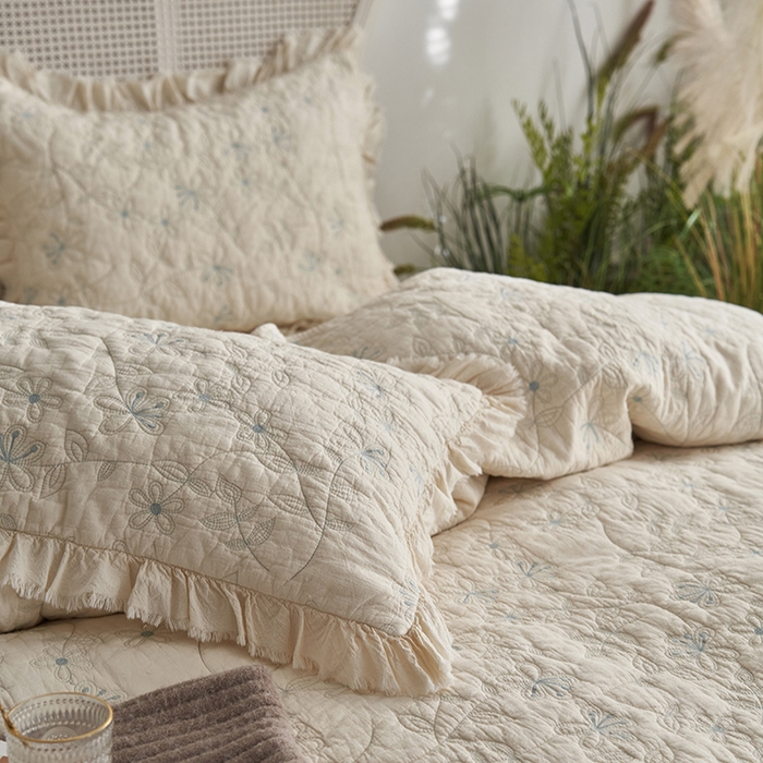 91家纺网 家纺一手货源 找家纺 安莱生活 2024新品百分百全棉密道绗缝成品酵素洗多功能床盖三件套 蝶恋