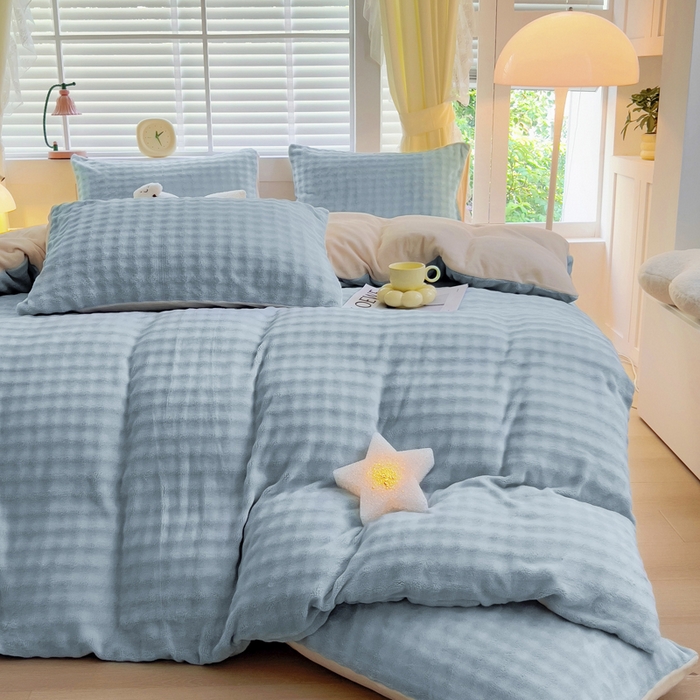 91家纺网 家纺一手货源 找家纺 琪琪阁家纺 2024新款牛奶绒泡泡绒单被套 雾霾蓝