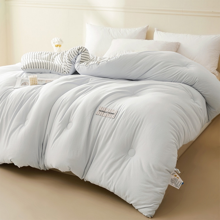 91家纺网 家纺一手货源 找家纺 荔禾家居 2024新款A类素色条纹双拼大豆被子被芯 条纹-洱海蓝