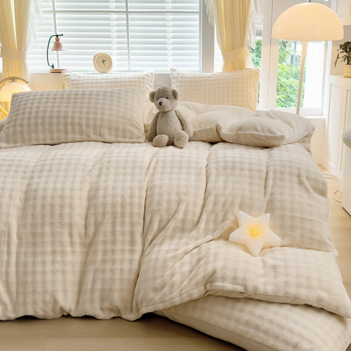 91家纺网 家纺一手货源 找家纺 琪琪阁家纺 2024新款牛奶绒泡泡绒单被套 奶油白