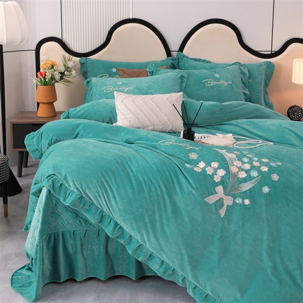 91家纺网 家纺一手货源 找家纺 （总）卡迪亚家纺 2024新款宝宝绒绣花床盖款四件套-铃兰花